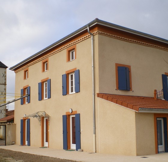 REALISATION DE LOGEMENTS DANS BATIMENT EXISTANT A PRADINES (42)