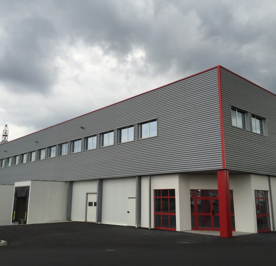 EXTENSION ET RESTRUCTURATION D'UNE USINE DE DECOUPE A FEURS (42) 