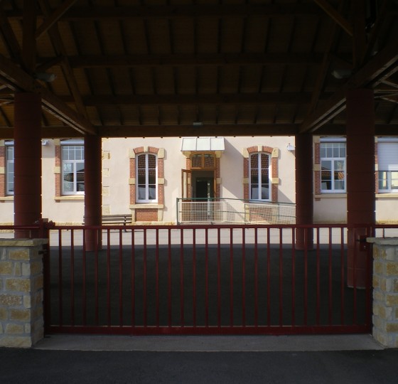 ECOLE PUBLIQUE SAINT-NIZIER-SOUS-CHARLIEU (42)