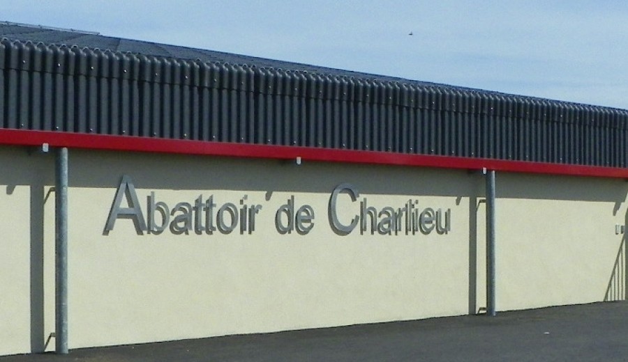 EXTENSION ET REAMENAGEMENT DE L'ABATTOIR DE CHARLIEU (42)