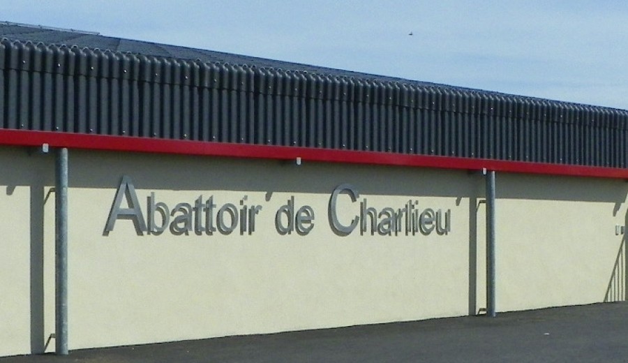 EXTENSION ET REAMENAGEMENT DE L'ABATTOIR DE CHARLIEU (42)